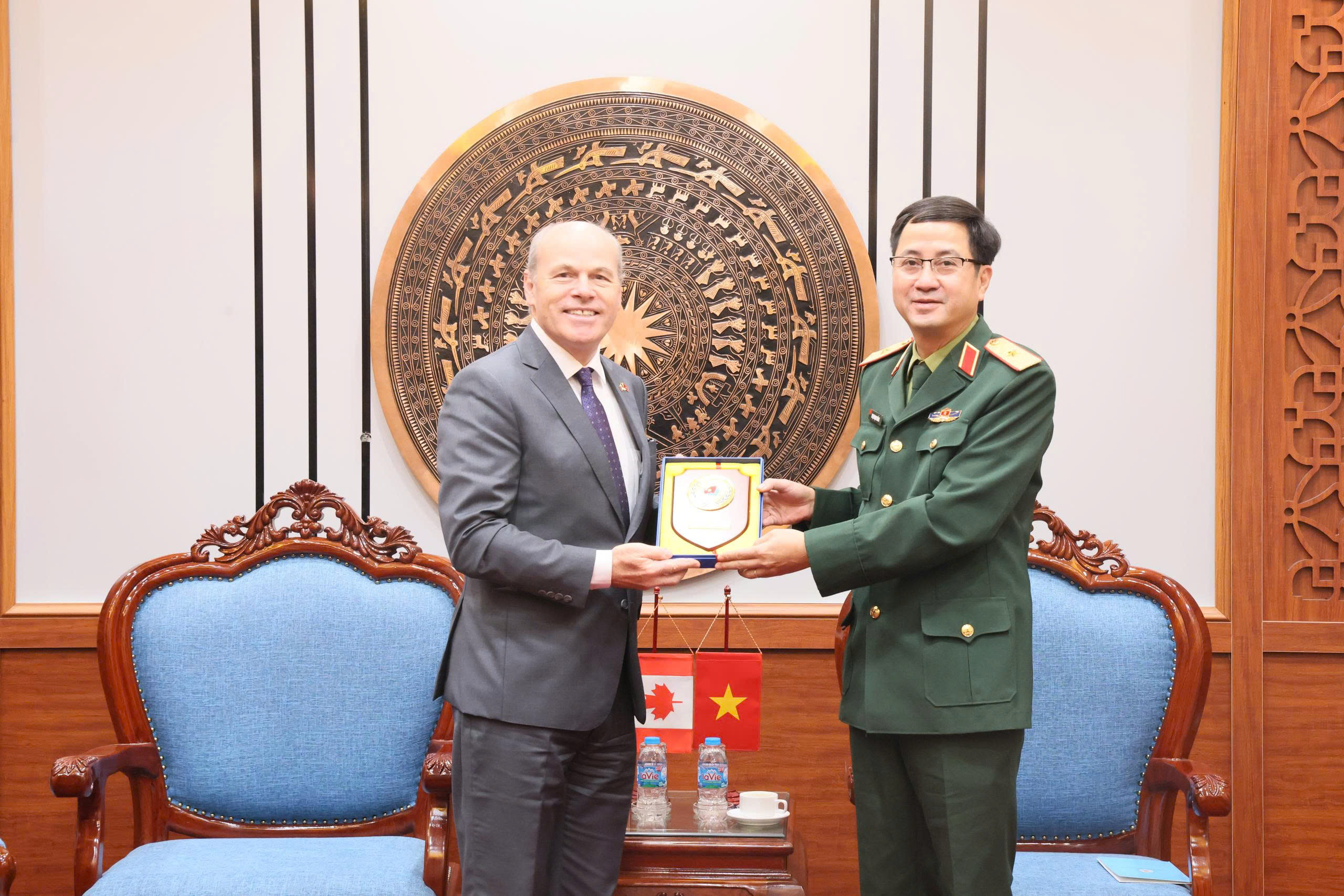 /UploadStore/admin/260115 tiep dai su canada/5ec8efdd687ae724be6b.jpg